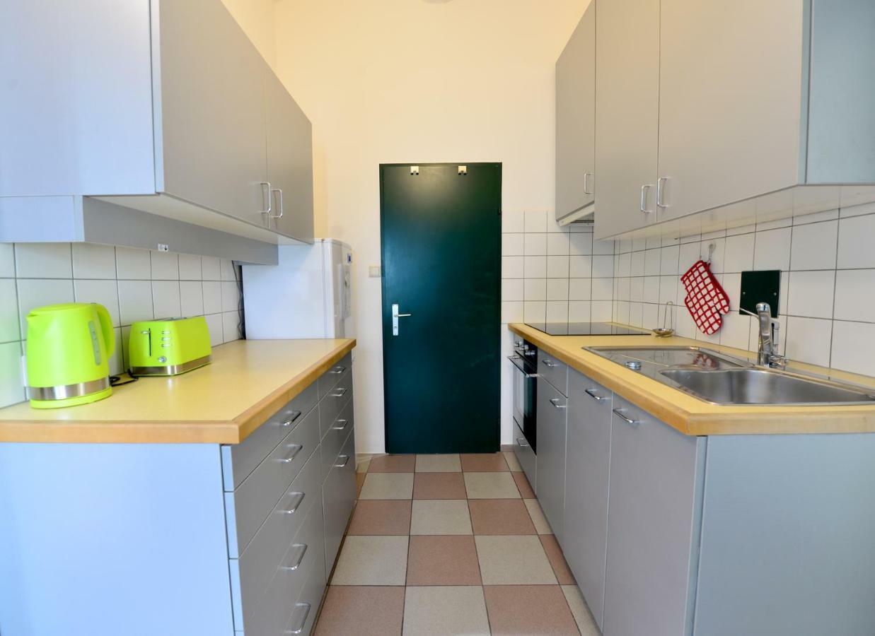 Quiet & Green, With Terrace Apartment Vienna